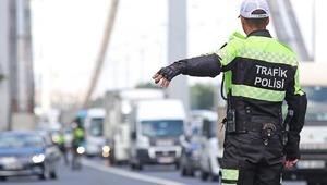 Sürücülerin korkulu rüyası olmuştu… Trafik cezalarında tarihi zam şimdilik yok: Meclis’ten dikkat çeken askı kararı!