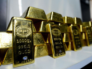 Rekorun ardından sert d&uuml;ş&uuml;ş! Altın fiyatlarında kayıp y&uuml;zde 2'yi aştı: LBMA&rsquo;dan y&uuml;zde 27&rsquo;lik artış tahmini