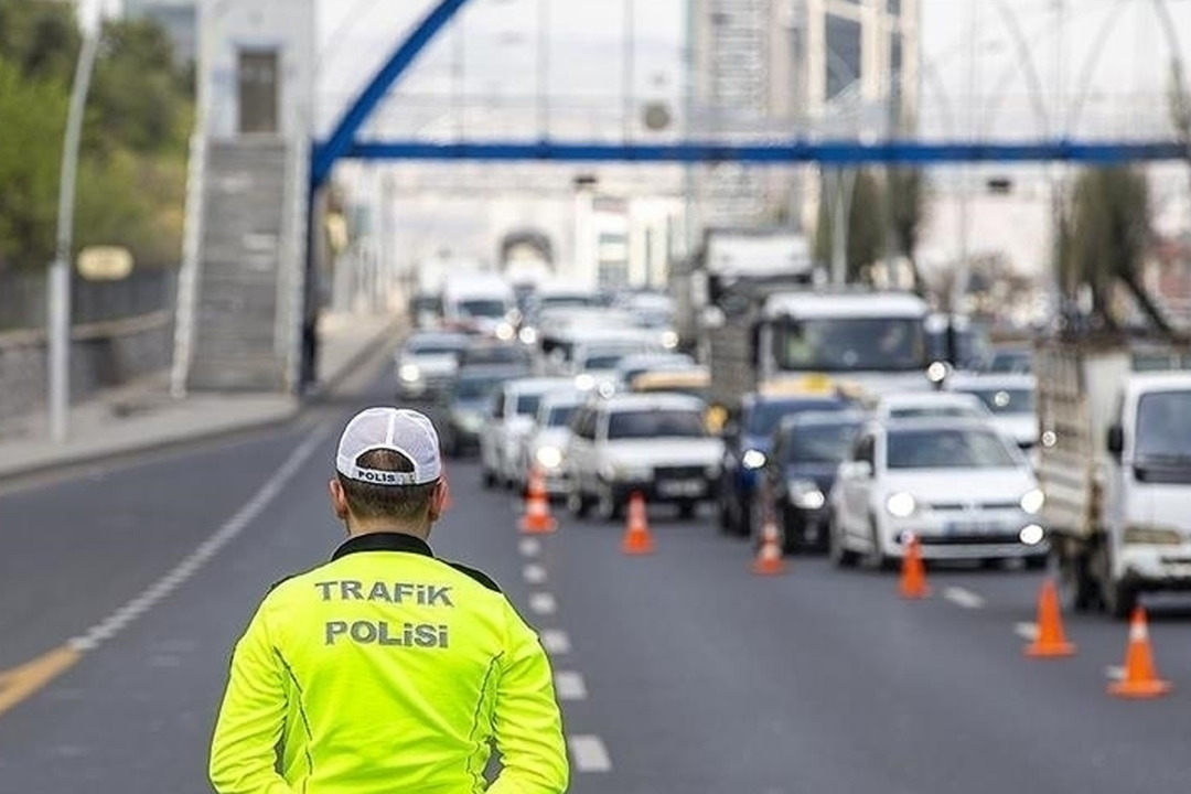 İstanbul ve Ankara'da bazı yollar trafiğe kapatıldı