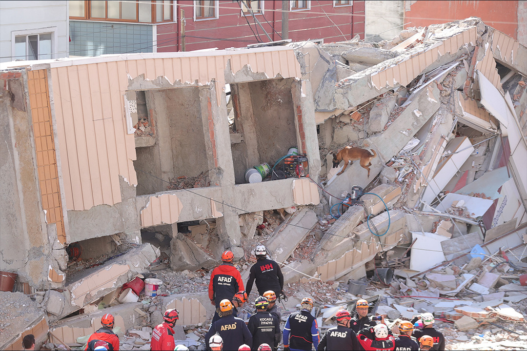 Gebze'de enkaz altında iki kişinin cansız bedenine ulaşıldı