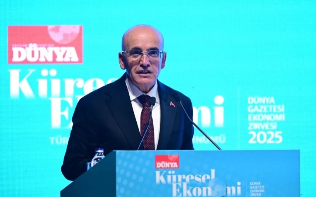 Bakan Şimşek'ten önemli açıklamalar! Tarih verdi: "2026'da faiz dışı fazla vereceğiz"