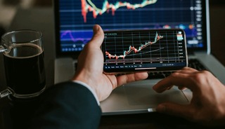 Döviz yatırımı ile hisse yatırımı arasındaki farklar