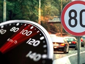 S&uuml;r&uuml;c&uuml;ler dikkat! Bakan duyurdu: Hız levhaları kaldırıldı!