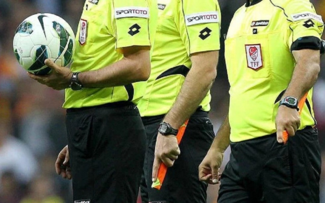 SON DAKİKA| Bahis soruşturmasında 18 hakem ve Ey&uuml;pspor Başkanı Murat &Ouml;zkaya adliyeye sevk edildi