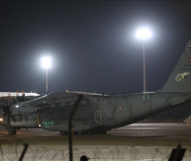 Gürcistan'da düşen askeri uçakta şehit olan askerlerin naaşları Türkiye'ye getirildi