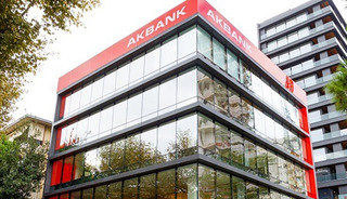 Akbank, 1,59 milyar TL'lik takipteki alacağını sattı