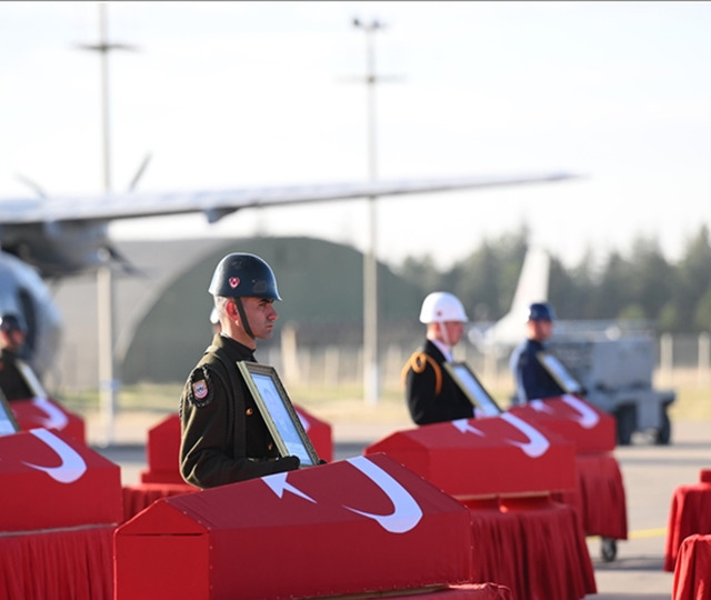 Türkiye şehitlerini son yolculuğuna uğurladı