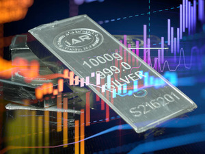 Bu sene herkes gram g&uuml;m&uuml;ş&uuml; konuşuyor! Altının tahtını salladı: "Y&uuml;kseliş eğilimi artık daha kalıcı"