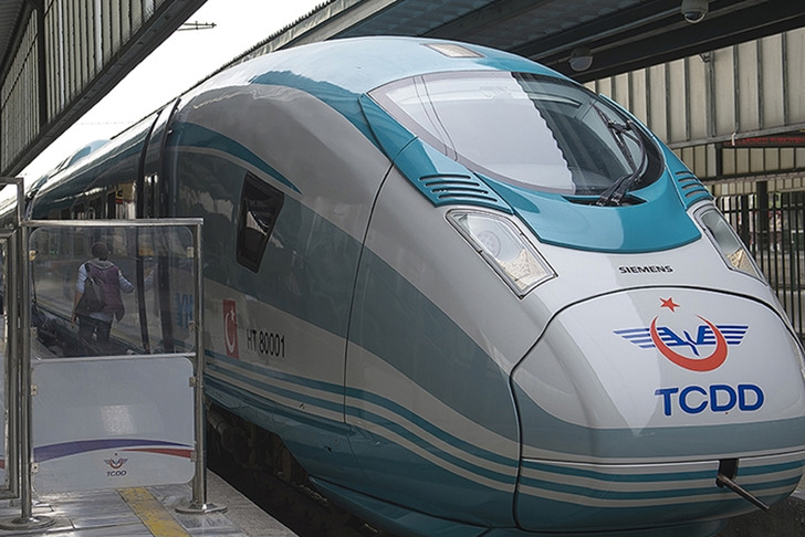 Bakan Uraloğlu duyurdu! Öğretmenlere tren biletlerinde yüzde 50 indirim