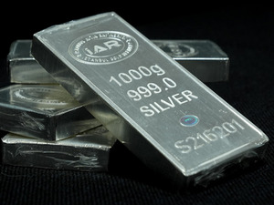 HSBC gram g&uuml;m&uuml;ş i&ccedil;in hedef fiyatını a&ccedil;ıkladı: &ldquo;Y&uuml;kselecek ama bunlara dikkat etmekte fayda var..&rdquo;