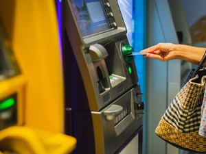 Kişi başı tam 2 bin dolar! Herkese para dağıtılacaktı&hellip; Parti izin vermedi!