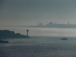 İstanbul Boğazı'nda gemi trafiği ge&ccedil;ici olarak durduruldu