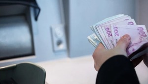 Para transferinde beklenen d&uuml;zenleme gelmiyor: Zorunluluk ertelendi