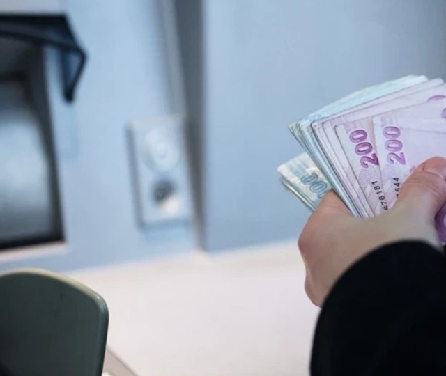 Para transferinde beklenen d&uuml;zenleme gelmiyor: Zorunluluk ertelendi