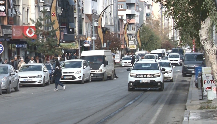 T&Uuml;İK verileri g&uuml;ndem oldu! Park etmek i&ccedil;in yanlarında duba taşıyorlar