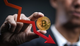 Bitcoin'de Sebepsiz Kıyım: 24 Saatte 120 Milyar Dolar Eridi, 900 Milyon Dolar Patladı