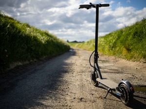 Elektrikli skuter kullanıcıları i&ccedil;in şartlar değişti: Yerlilik şartı geldi! 