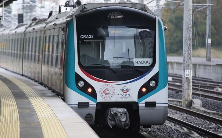Marmaray istasyonunda intihar girişimi! Seferler gecikmeli yapılıyor