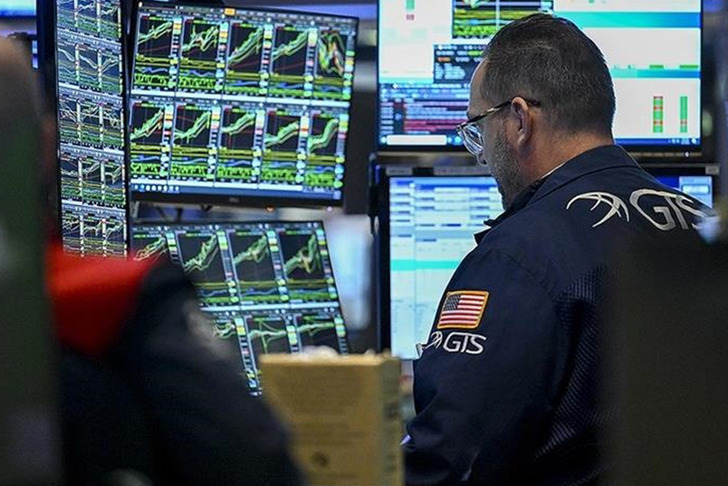 New York borsası karışık seyirle açıldı