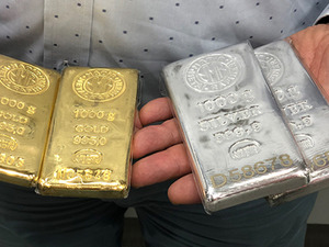 Altın fiyatlarında yeni rekor, g&uuml;m&uuml;şte y&ouml;n yukarı! 21 Ekim'den bu yana ilk kez bu seviyeyi g&ouml;rd&uuml;