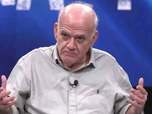 Ahmet &Ccedil;akar'a yurt dışı yasağı geldi 