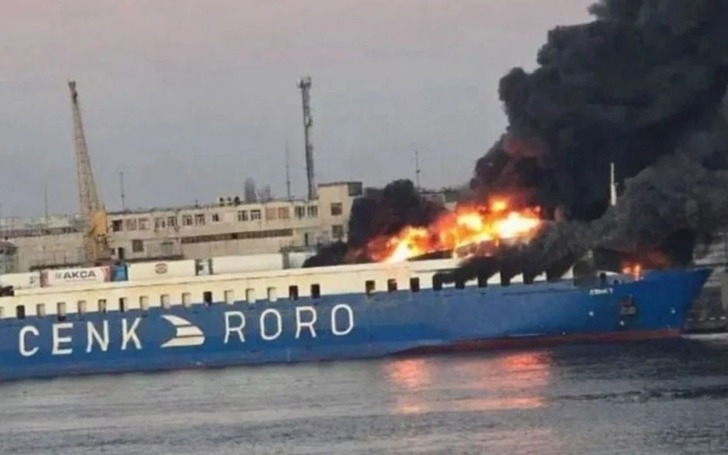 Rusya, Odessa'da demirli Türk yük gemisini vurdu