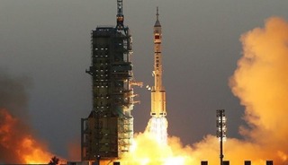 Çin, uzay projelerine hız verdi: Deney kapsülünü fırlattı