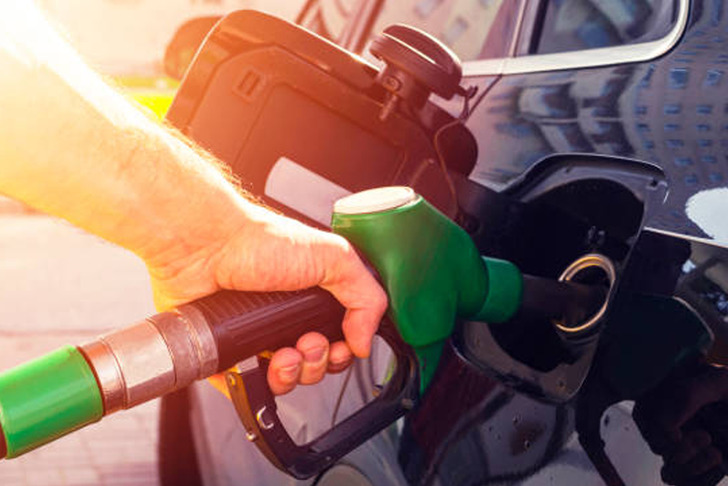 G&Uuml;NCEL AKARYAKIT FİYATLARI! Benzine zam ya da indirim var mı? (14 Aralık 2025 LPG, motorin, benzin fiyatları)