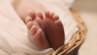 'Tek &ccedil;ocuk' yasasıyla meşhurdu! Şimdi teşvik i&ccedil;in doğum masraflarını &uuml;cretsiz hale getiriyor