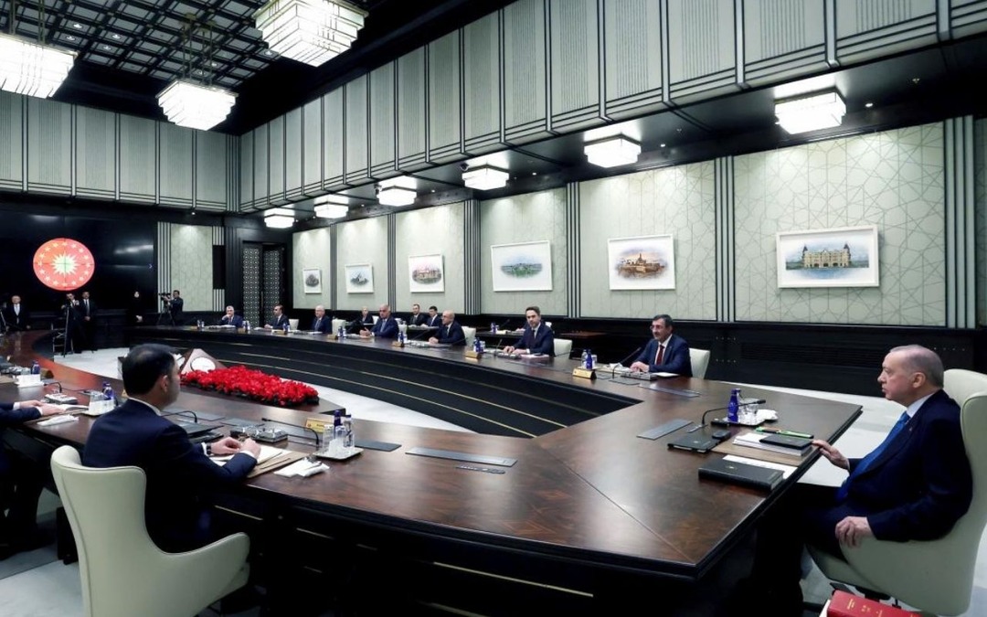 Kabine bug&uuml;n toplanıyor! Asgari &uuml;cret, yasa dışı bahis masada