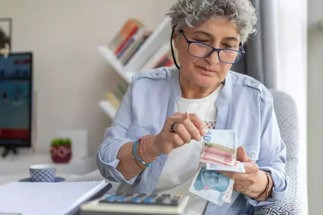 Emekli maaşlarında şaşırtan tablo! Sadece tarih değişti, fark y&uuml;zde 30 oldu: "D&uuml;zenlemenin varlığı elzemdir"