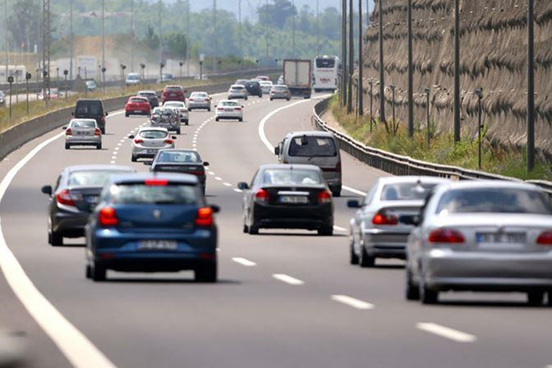 T&Uuml;İK a&ccedil;ıkladı! Trafiğe kayıtlı ara&ccedil; sayısı 33 milyonu aştı