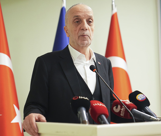 Asgari &uuml;cret zammı i&ccedil;in kritik g&uuml;n! T&Uuml;RK-İŞ bug&uuml;n masaya oturacak mı? Başkan Atalay a&ccedil;ıkladı: "Amacımız sabote etmek değil"