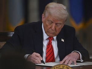 Trump'tan Suriye'ye jest: 901 milyar dolarlık imzayı attı!