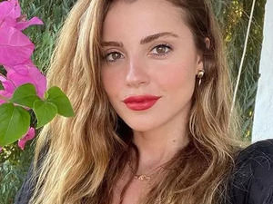 &Uuml;nl&uuml;lere uyuşturucu operasyonu b&uuml;y&uuml;yor! Oyuncu Ezgi Ey&uuml;boğlu dahil 8 kişi g&ouml;zaltına alındı