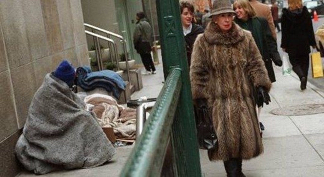 ABD T&uuml;ketici Endeksi: Y&uuml;ksek Gelirli Rahat, Alt Gelir Grubu Alarm Veriyor