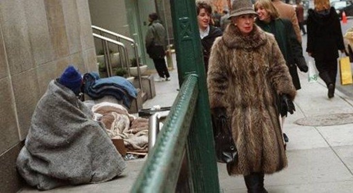 ABD T&uuml;ketici Endeksi: Y&uuml;ksek Gelirli Rahat, Alt Gelir Grubu Alarm Veriyor