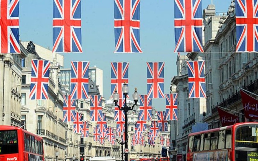 İngiltere ekonomisinde soğuma sinyalleri: İkinci &ccedil;eyrek verisi aşağı revize edildi