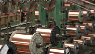 Tarihi zirve g&ouml;r&uuml;ld&uuml;! 2009'dan bu yana bir ilk: Bakır fiyatı 12 bin doları aştı