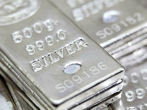 G&uuml;m&uuml;ş Her Rekora Doymuyor! Dev Banka Uyardı: "Bu Seviyeler &Ouml;nemli.."