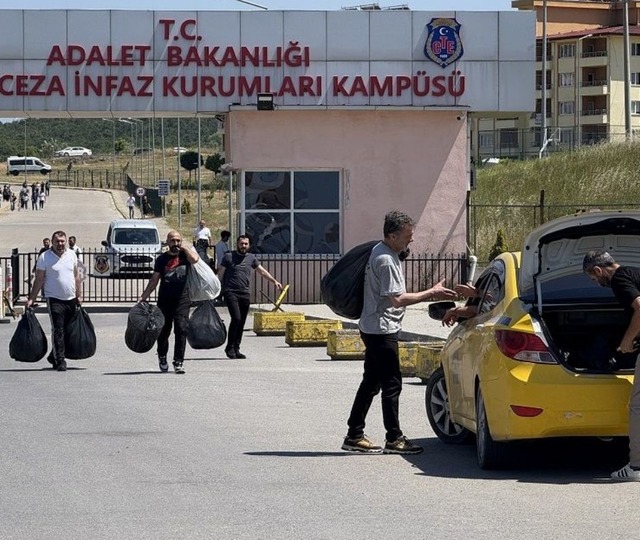 Bakan duyurdu: Cezaevlerinde tahliye s&uuml;reci resmen başladı