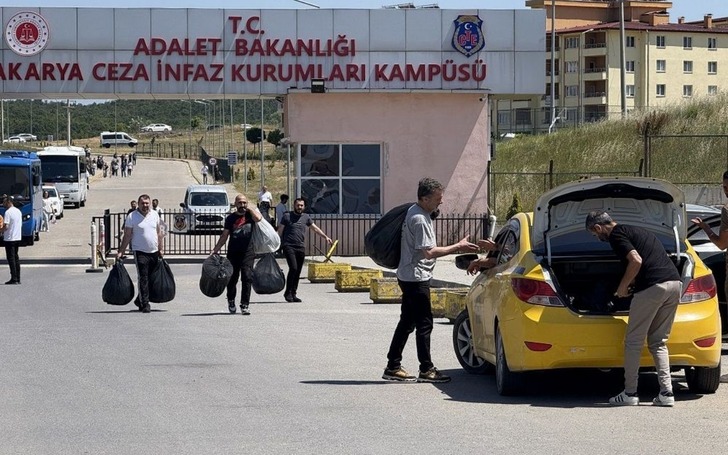 Bakan duyurdu: Cezaevlerinde tahliye s&uuml;reci resmen başladı