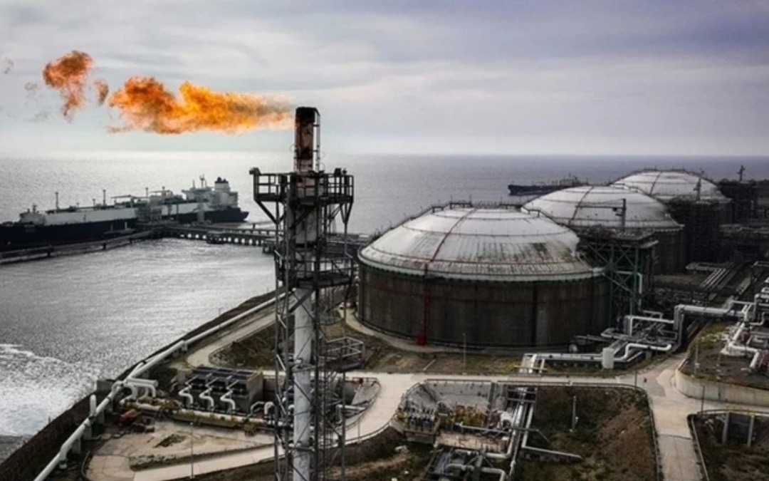 Rusya yıllık 100 milyon ton LNG ihracat hedefini erteledi