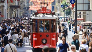 İstanbul&rsquo;da otob&uuml;s yasaklandı! Turistlere &ouml;zel tramvay geliyor