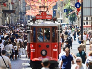 İstanbul&rsquo;da otob&uuml;s yasaklandı! Turistlere &ouml;zel tramvay geliyor