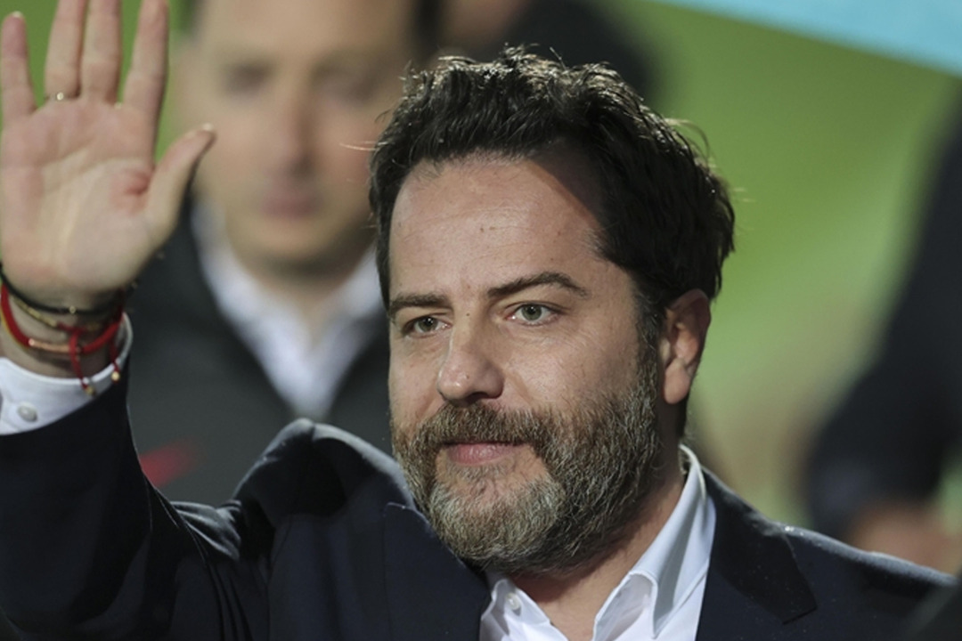 Bahis soruşturması kapsamında g&ouml;zaltına alınan Erden Timur kimdir?