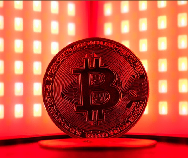 Zirvede alanlar zararda! Bu sene hayal kırıklığı yaşattı: Bitcoin y&uuml;zde 30 geri &ccedil;ekildi