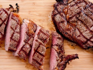 Kırmızı et fiyatları T&uuml;rkiye'de neden rekor kırıyor?