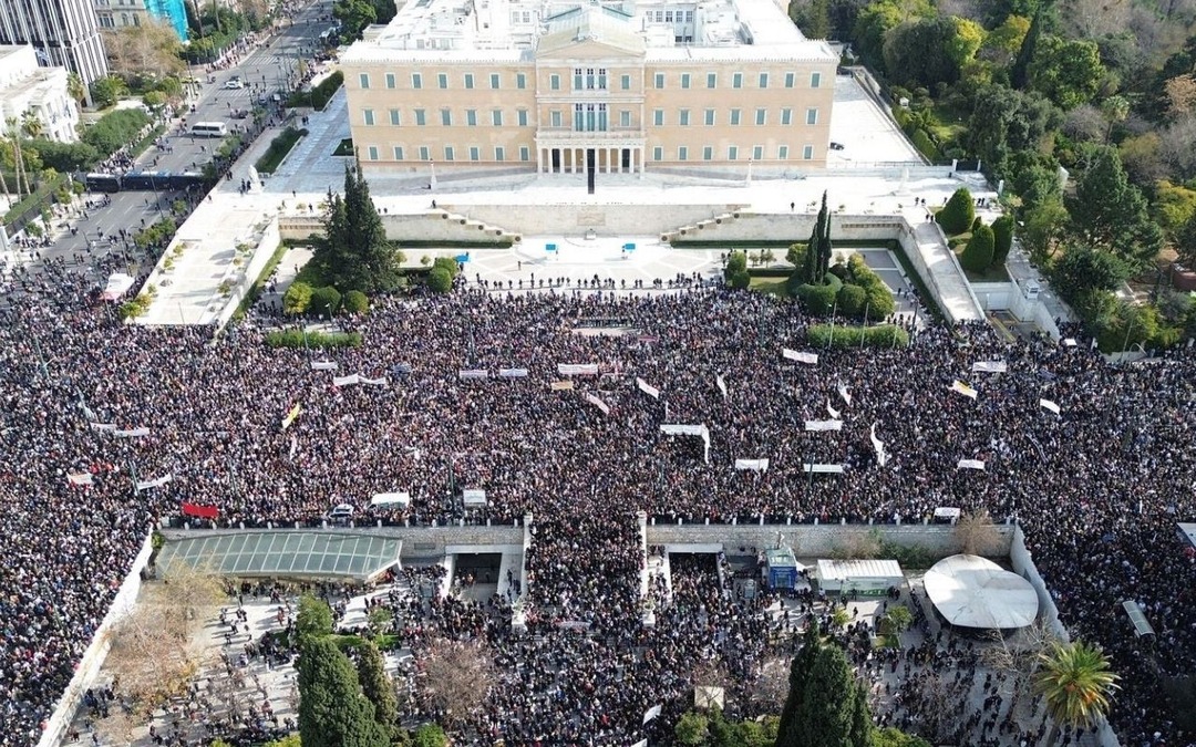 Yunanistan'da eylem b&uuml;y&uuml;yor: Selanik-Atina yolu kapatılıyor