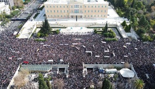 Yunanistan'da eylem b&uuml;y&uuml;yor: Selanik-Atina yolu kapatılıyor